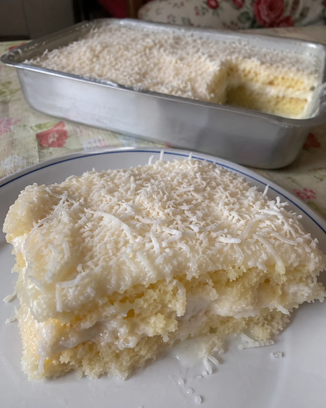 Bolo gelado de coco cremoso